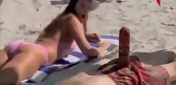  funny video glittered on the beach.